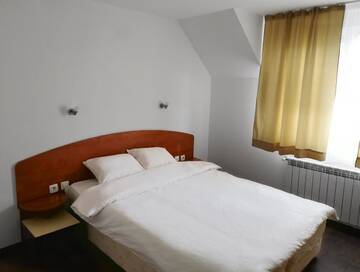 Фото номера Большой двухместный номер с 1 кроватью Отель Hotel Zenit Satovcha г. Satovcha 4