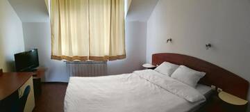 Фото номера Большой двухместный номер с 1 кроватью Отель Hotel Zenit Satovcha г. Satovcha 5